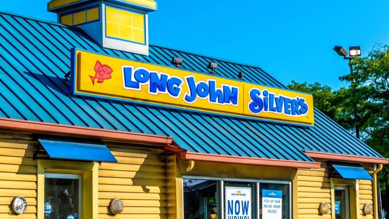 After closing 1,000 restaurants, seafood chain sees clear sailing